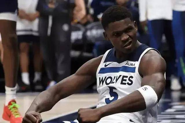 季后赛-米切尔30分阿伦16+18 骑士力克魔术1-0